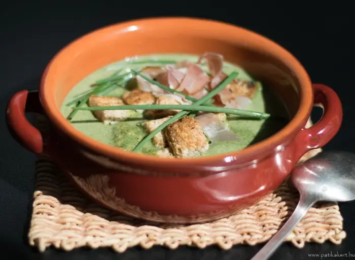 Csalánkrémleves… egyetek-igyatok csalánt!